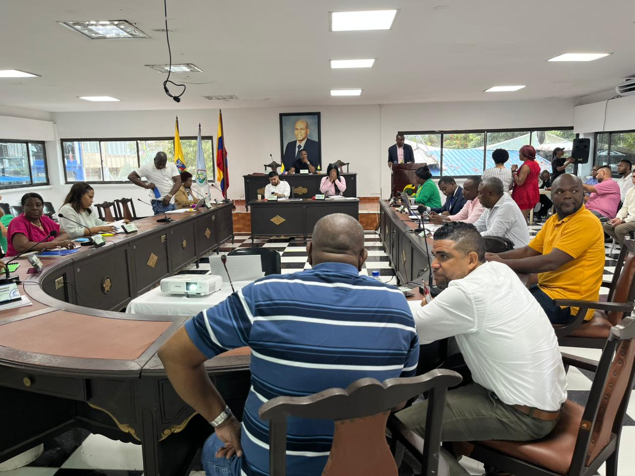 La Administración Distrital expuso avances en materia de alumbrado público ante el Concejo de Buenaventura