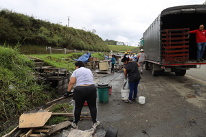 La Unión Vial Camino del Pacífico logra la liberación del predio PR 98 en Yotoco: Un nuevo comienzo para las vendedoras de Jiguales