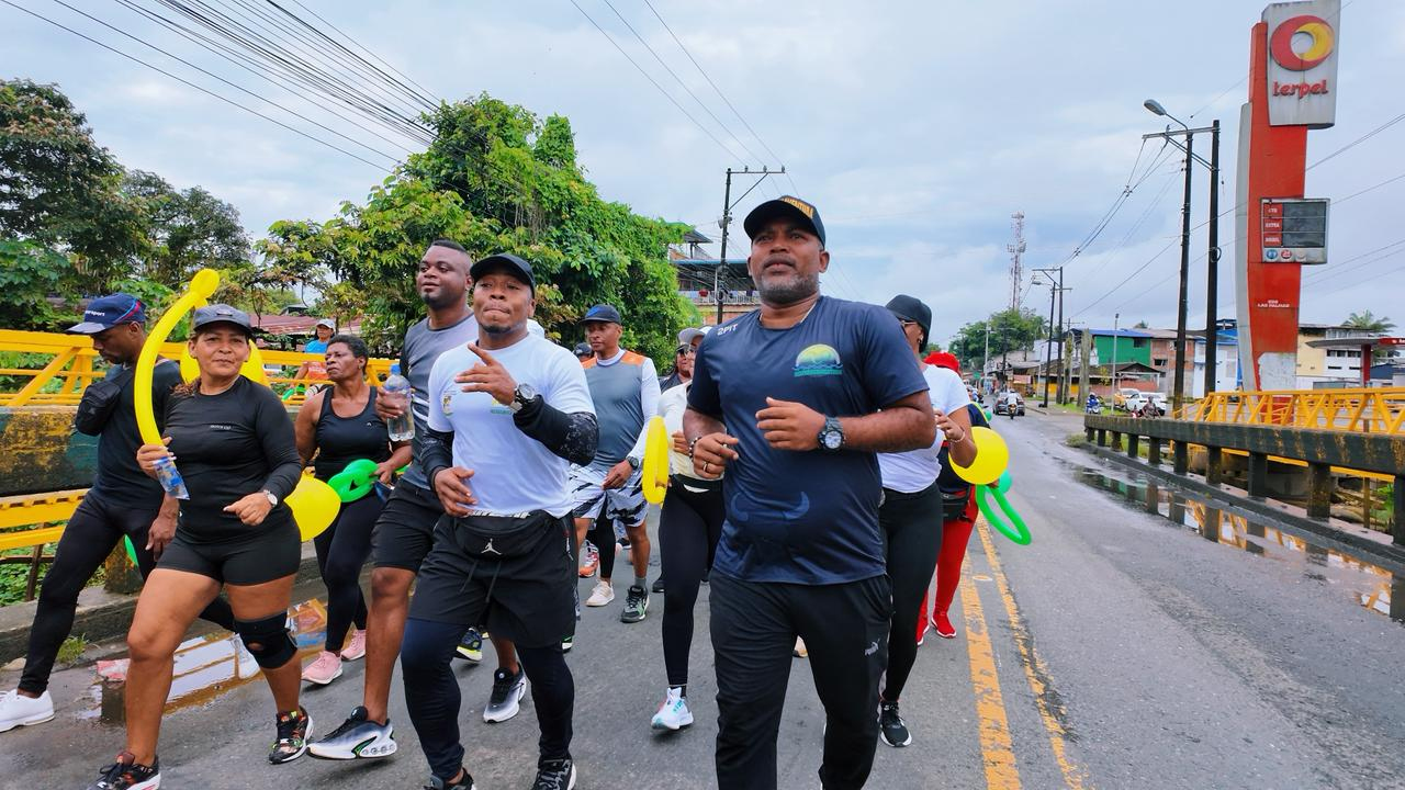 M&aacute;s de 800 personas participaron en el ciclopaseo Camino al Dagua organizado por el Inderbuenaventura 