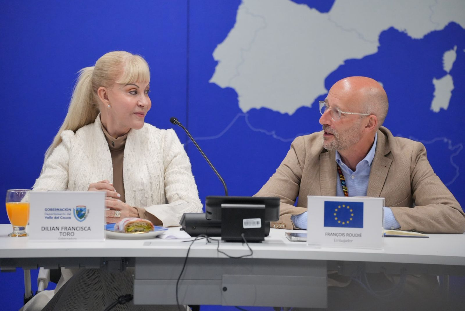 &ldquo;Tren de Cercan&iacute;as ser&aacute; una realidad&rdquo;: Gobernadora del Valle avanza en b&uacute;squeda de inversionistas