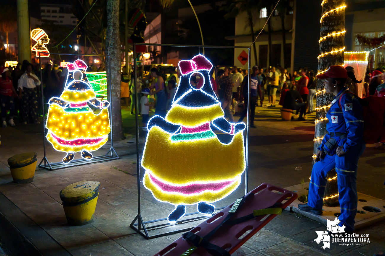 Buenaventura dio inicio a la temporada decembrina con el encendido oficial de su alumbrado navide&ntilde;o
