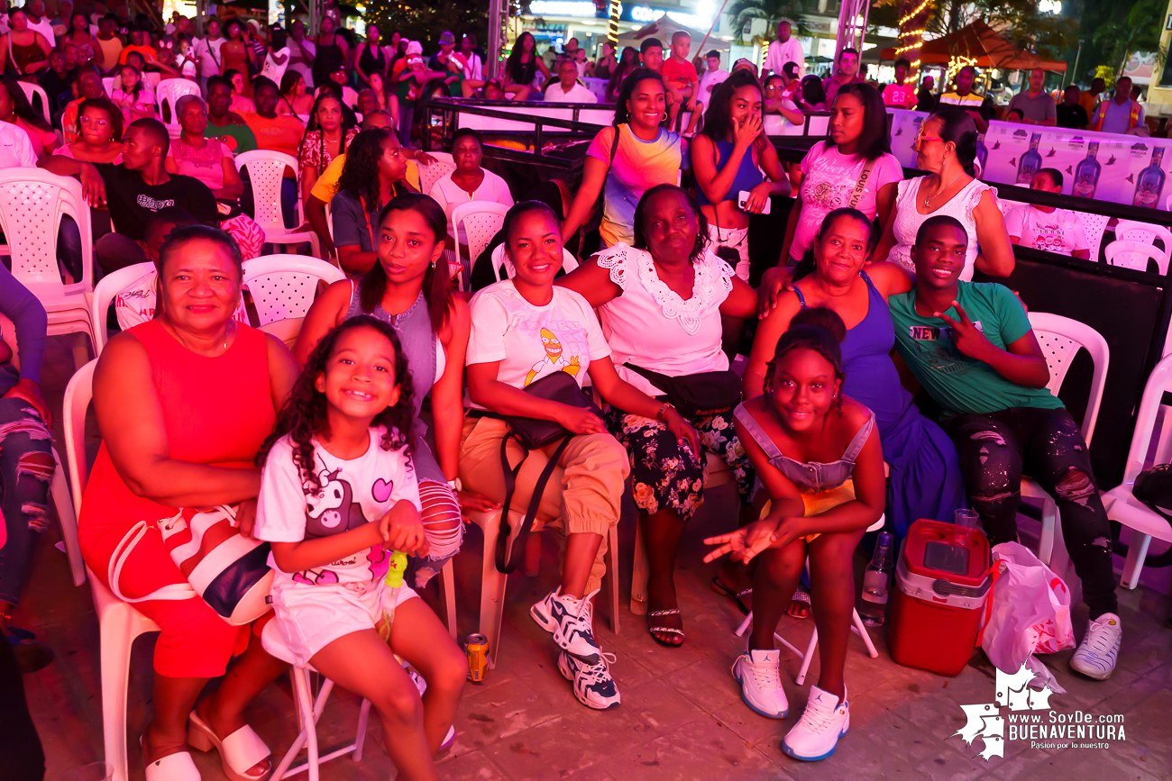 Buenaventura dio inicio a la temporada decembrina con el encendido oficial de su alumbrado navide&ntilde;o
