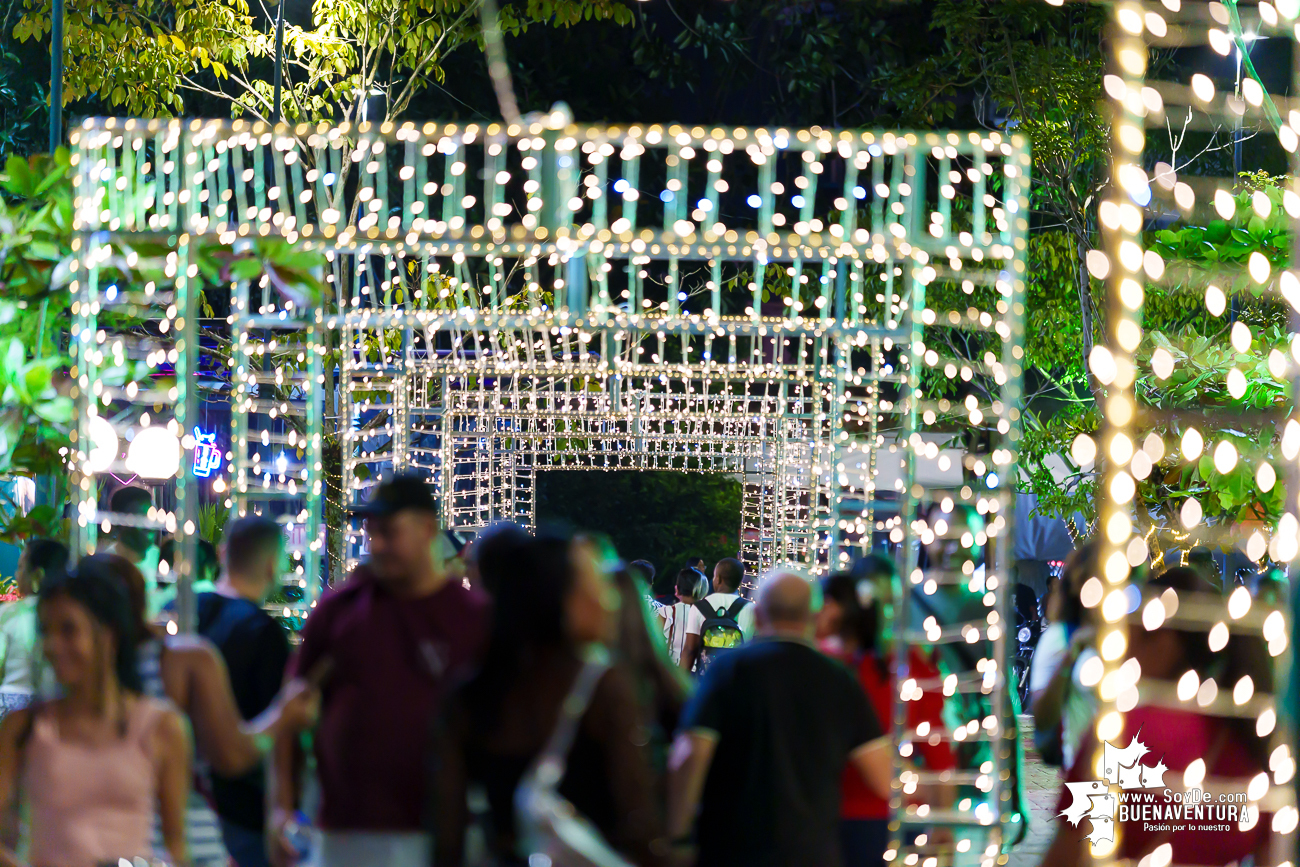 Buenaventura dio inicio a la temporada decembrina con el encendido oficial de su alumbrado navide&ntilde;o