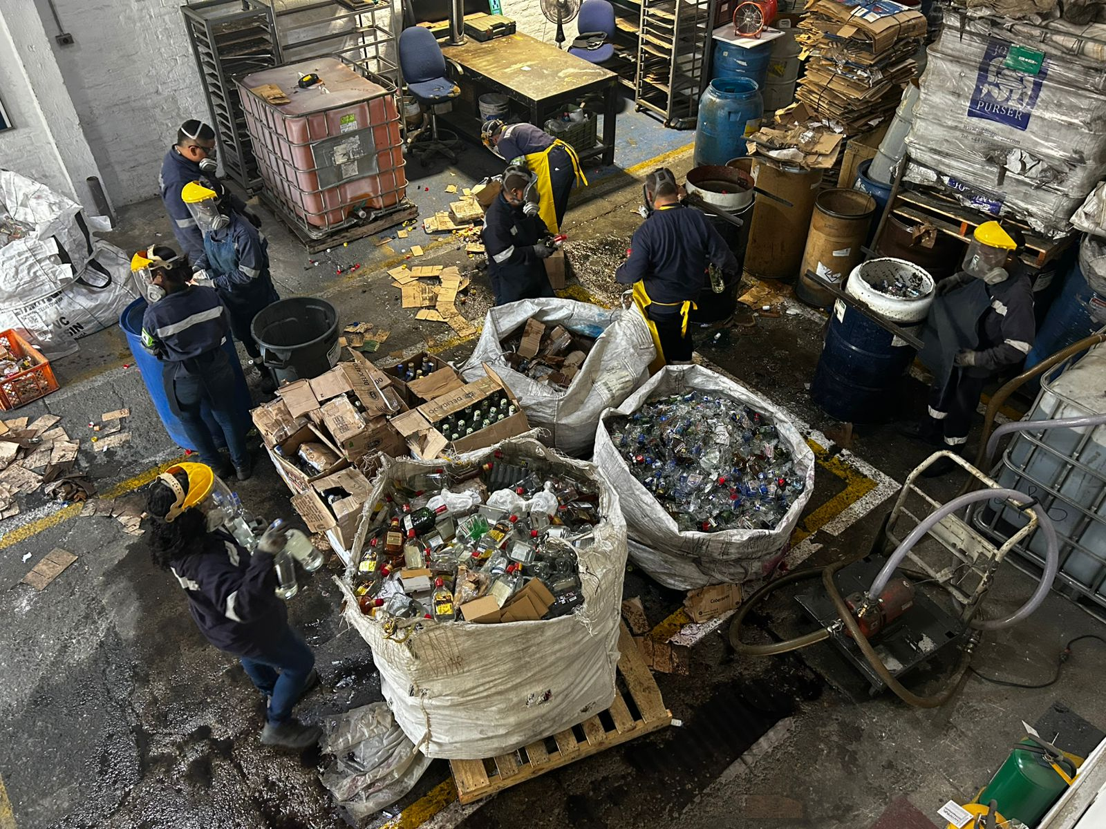 Destruidas m&aacute;s de 19 toneladas de licores y cigarrillos incautados en el Valle del Cauca