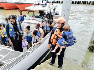 Rescatan a 13 personas que permanec&iacute;an a la deriva en el Pac&iacute;fico colombiano frente a Choc&oacute;