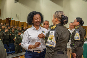 Buenaventura fortalece la seguridad con entrega de drones, motocicletas y reconocimiento a la fuerza p&uacute;blica