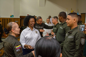 Buenaventura fortalece la seguridad con entrega de drones, motocicletas y reconocimiento a la fuerza p&uacute;blica