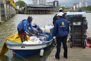 La Alcald&iacute;a Distrital de Buenaventura atiende emergencia en el r&iacute;o Cajambre