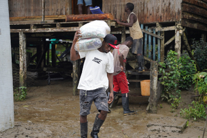 La Alcald&iacute;a Distrital de Buenaventura atiende emergencia en el r&iacute;o Cajambre