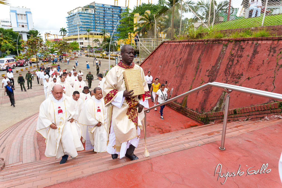 Buenaventura record&oacute; a Monse&ntilde;or Gerardo Valencia Cano con misa intercultural