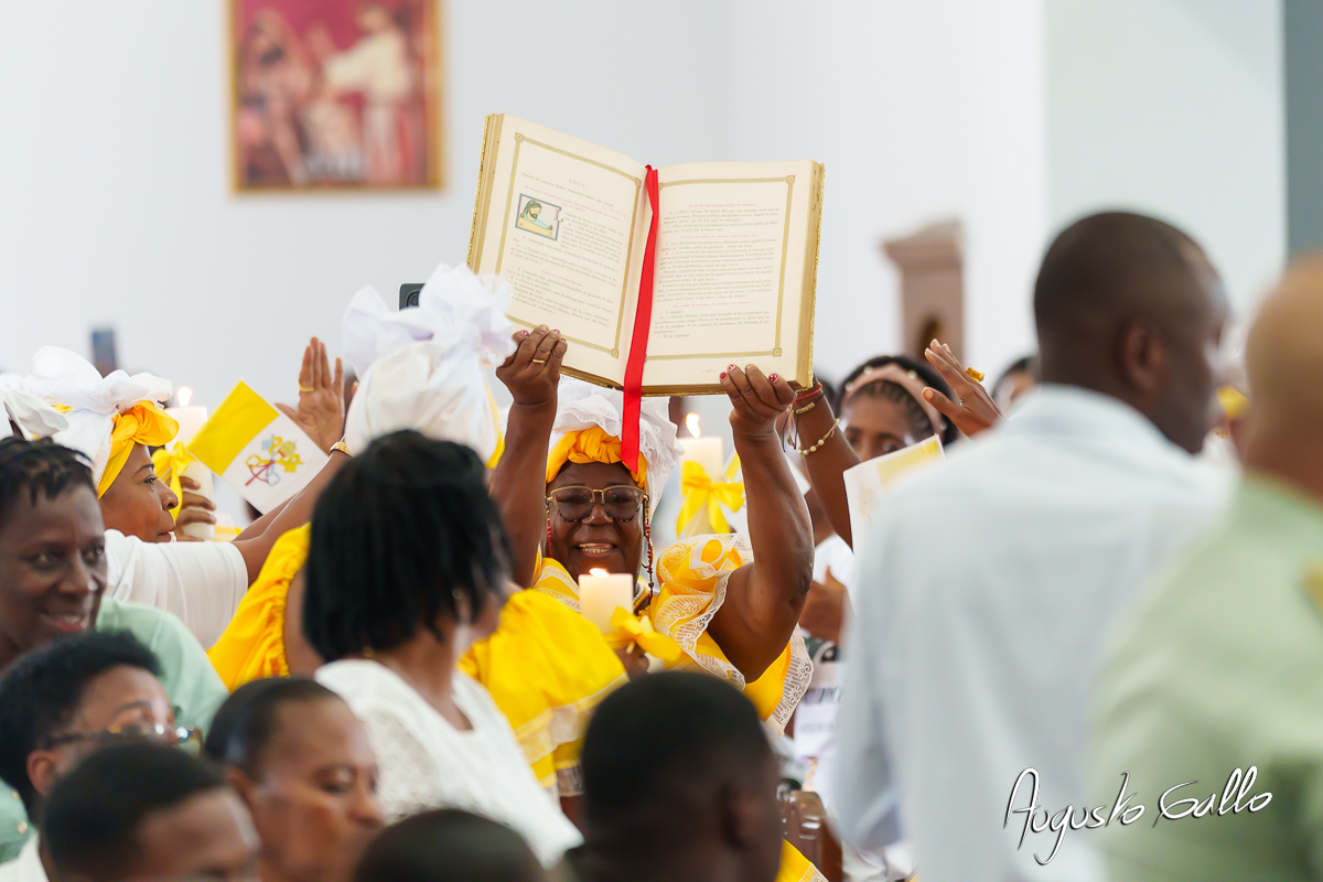 Buenaventura record&oacute; a Monse&ntilde;or Gerardo Valencia Cano con misa intercultural