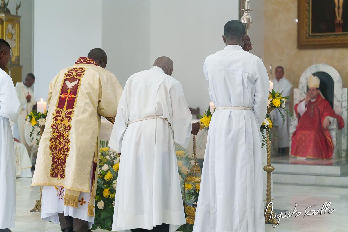 Buenaventura record&oacute; a Monse&ntilde;or Gerardo Valencia Cano con misa intercultural