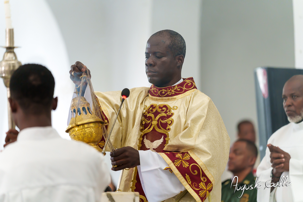 Buenaventura record&oacute; a Monse&ntilde;or Gerardo Valencia Cano con misa intercultural
