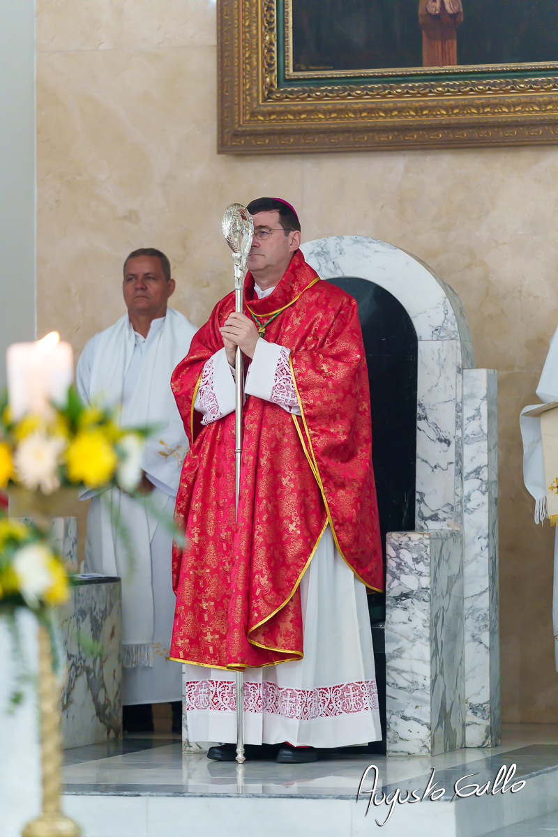 Buenaventura record&oacute; a Monse&ntilde;or Gerardo Valencia Cano con misa intercultural
