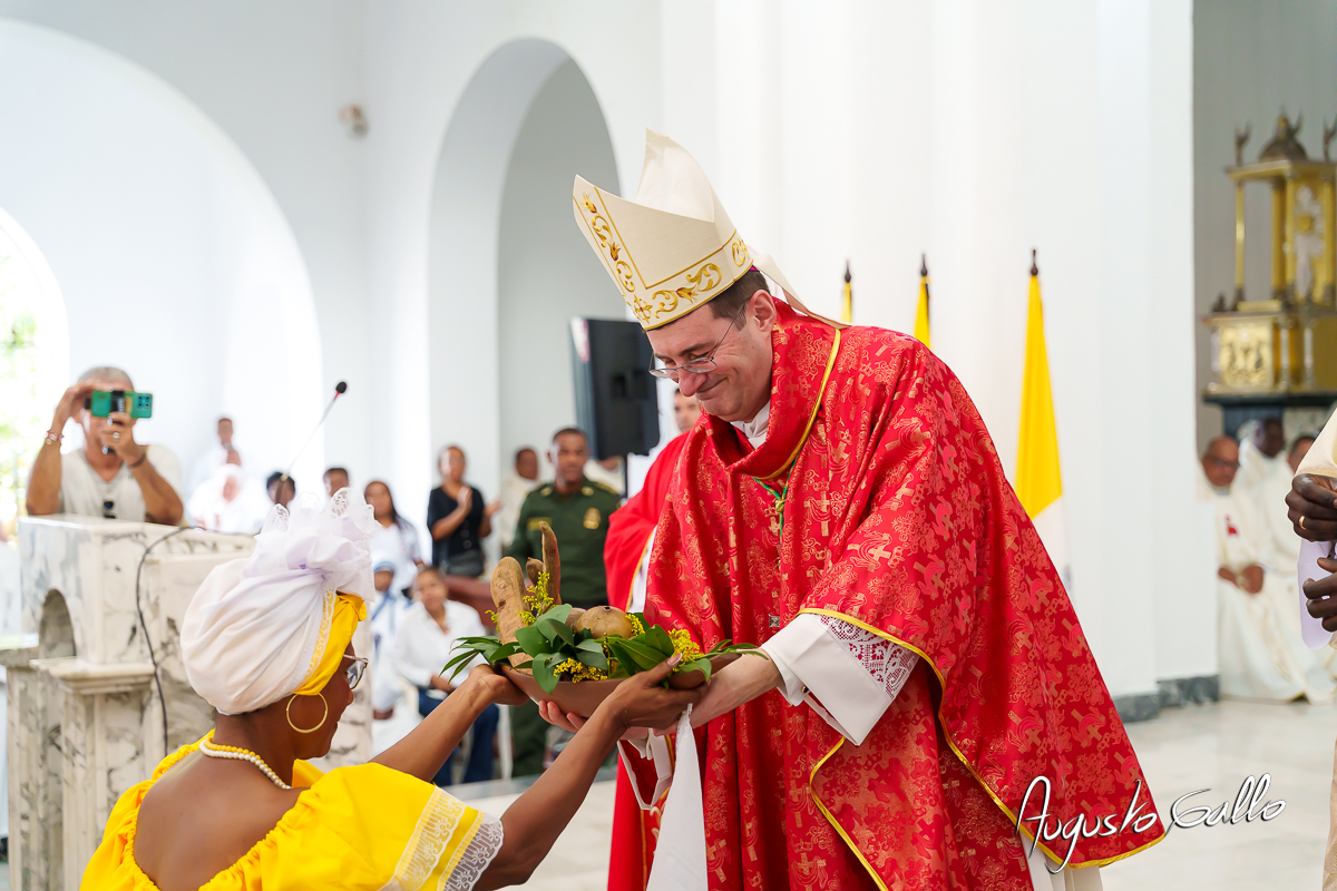 Buenaventura record&oacute; a Monse&ntilde;or Gerardo Valencia Cano con misa intercultural