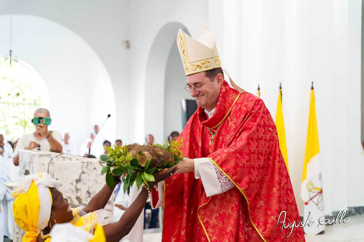 Buenaventura record&oacute; a Monse&ntilde;or Gerardo Valencia Cano con misa intercultural