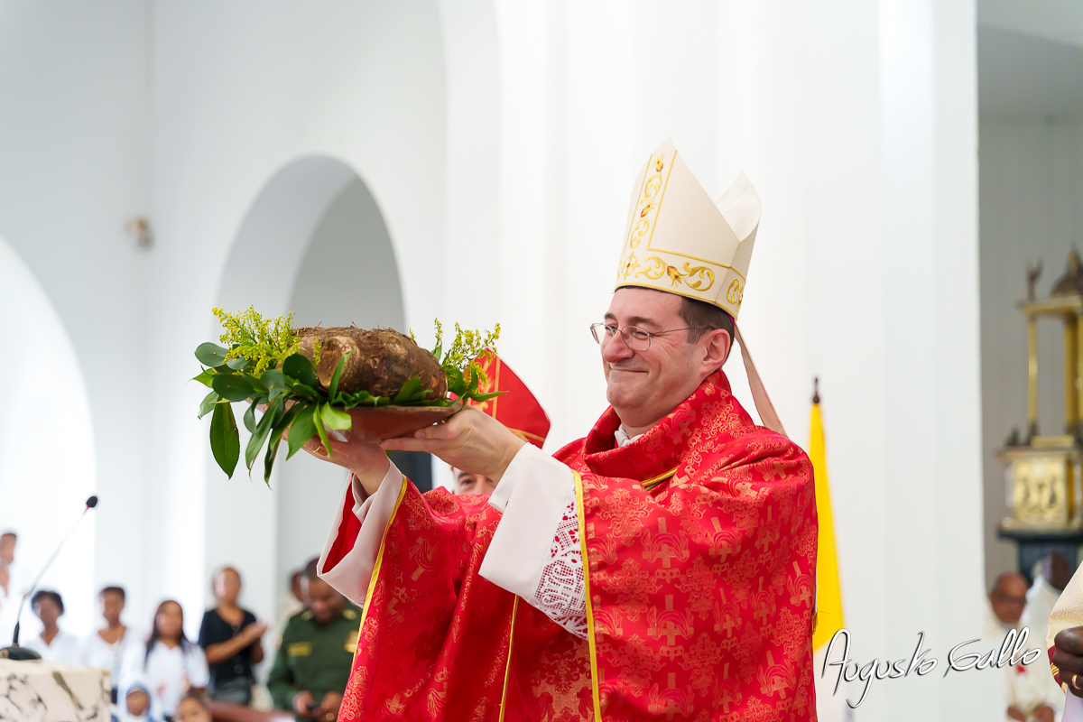 Buenaventura record&oacute; a Monse&ntilde;or Gerardo Valencia Cano con misa intercultural