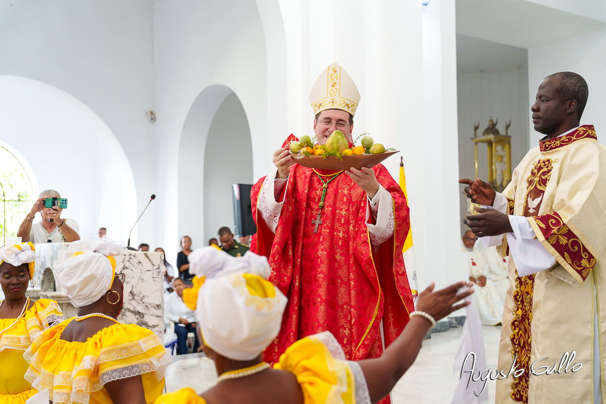 Buenaventura record&oacute; a Monse&ntilde;or Gerardo Valencia Cano con misa intercultural