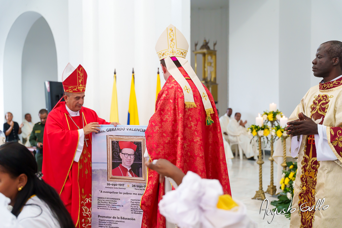 Buenaventura record&oacute; a Monse&ntilde;or Gerardo Valencia Cano con misa intercultural