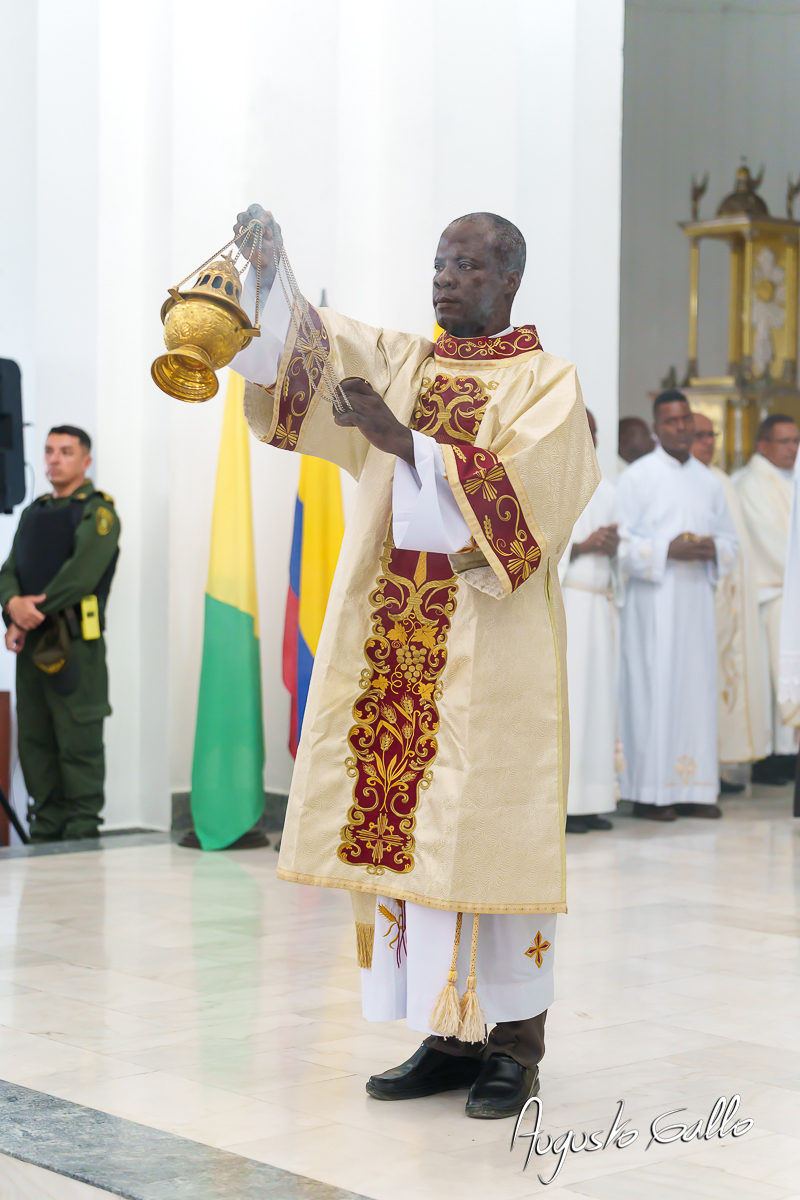 Buenaventura record&oacute; a Monse&ntilde;or Gerardo Valencia Cano con misa intercultural