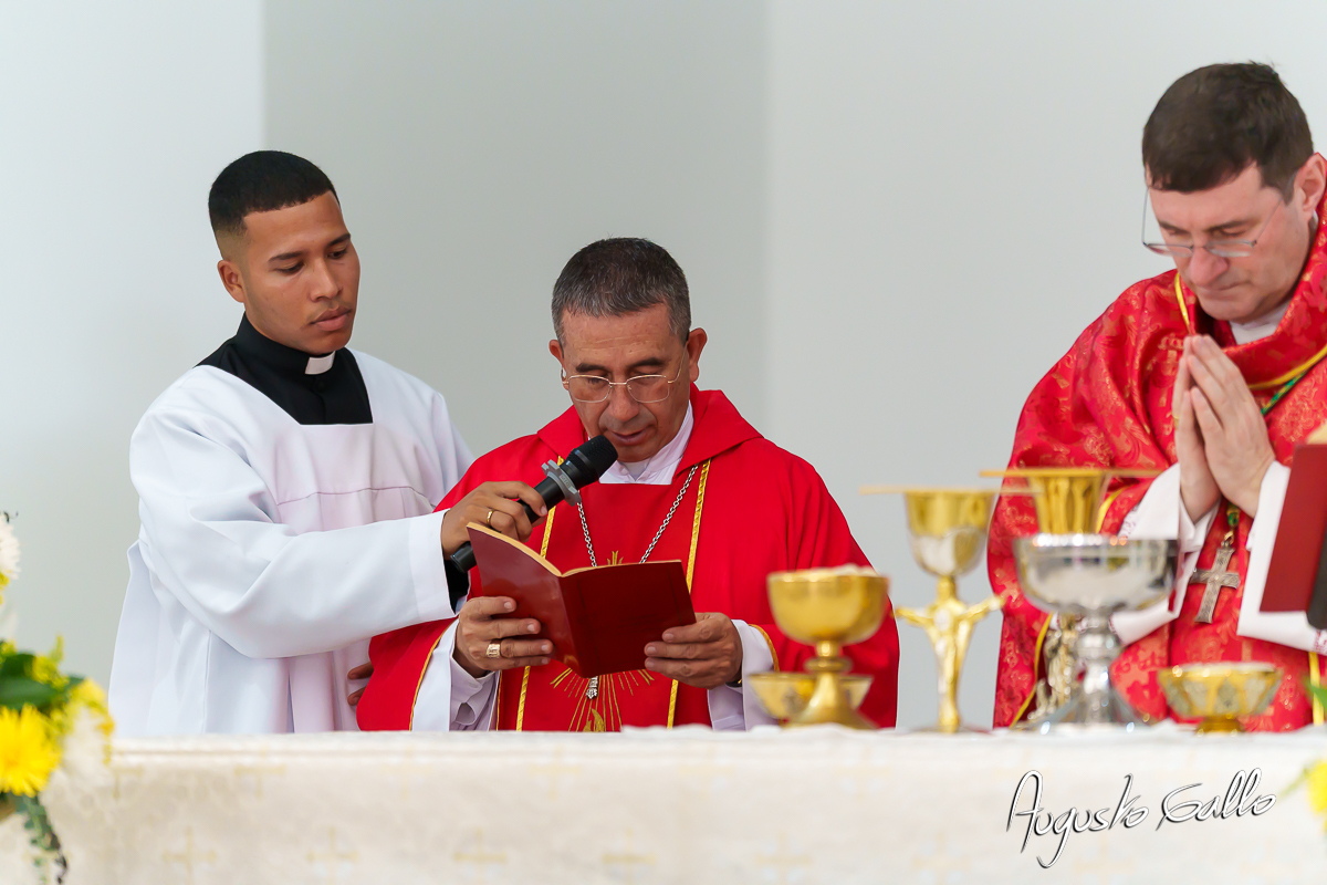 Buenaventura record&oacute; a Monse&ntilde;or Gerardo Valencia Cano con misa intercultural
