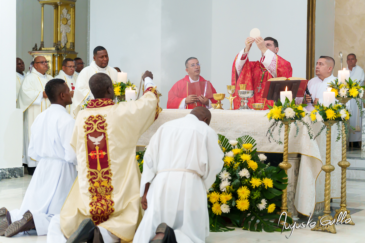 Buenaventura record&oacute; a Monse&ntilde;or Gerardo Valencia Cano con misa intercultural