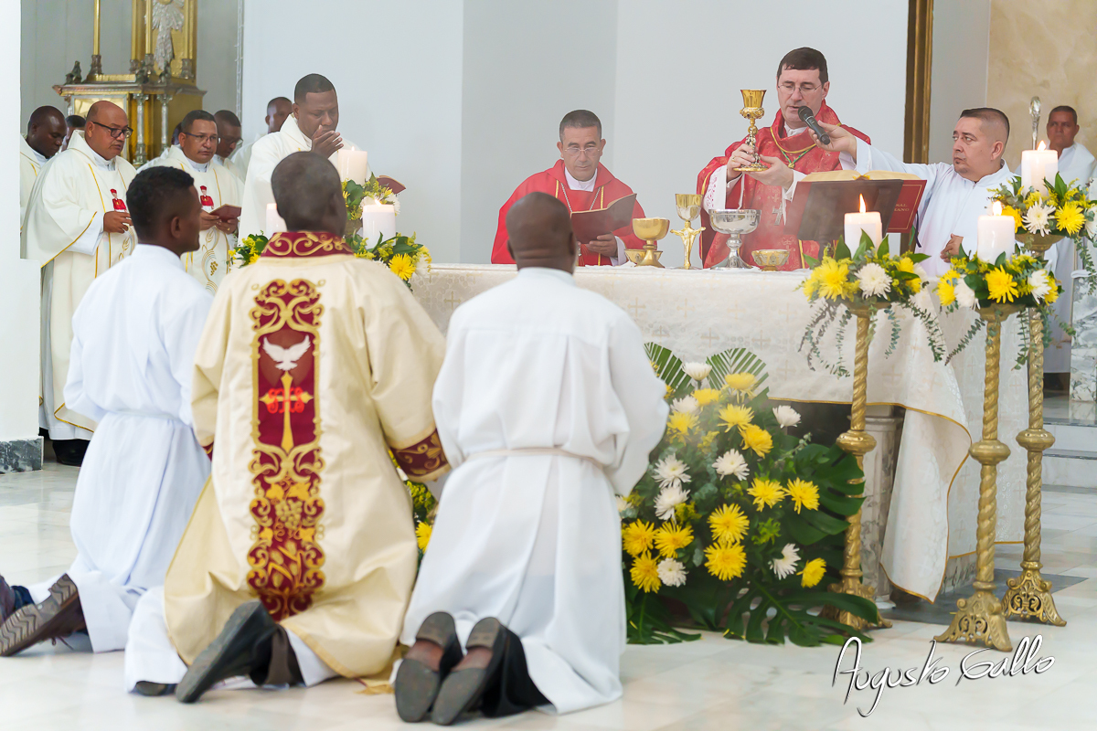 Buenaventura record&oacute; a Monse&ntilde;or Gerardo Valencia Cano con misa intercultural