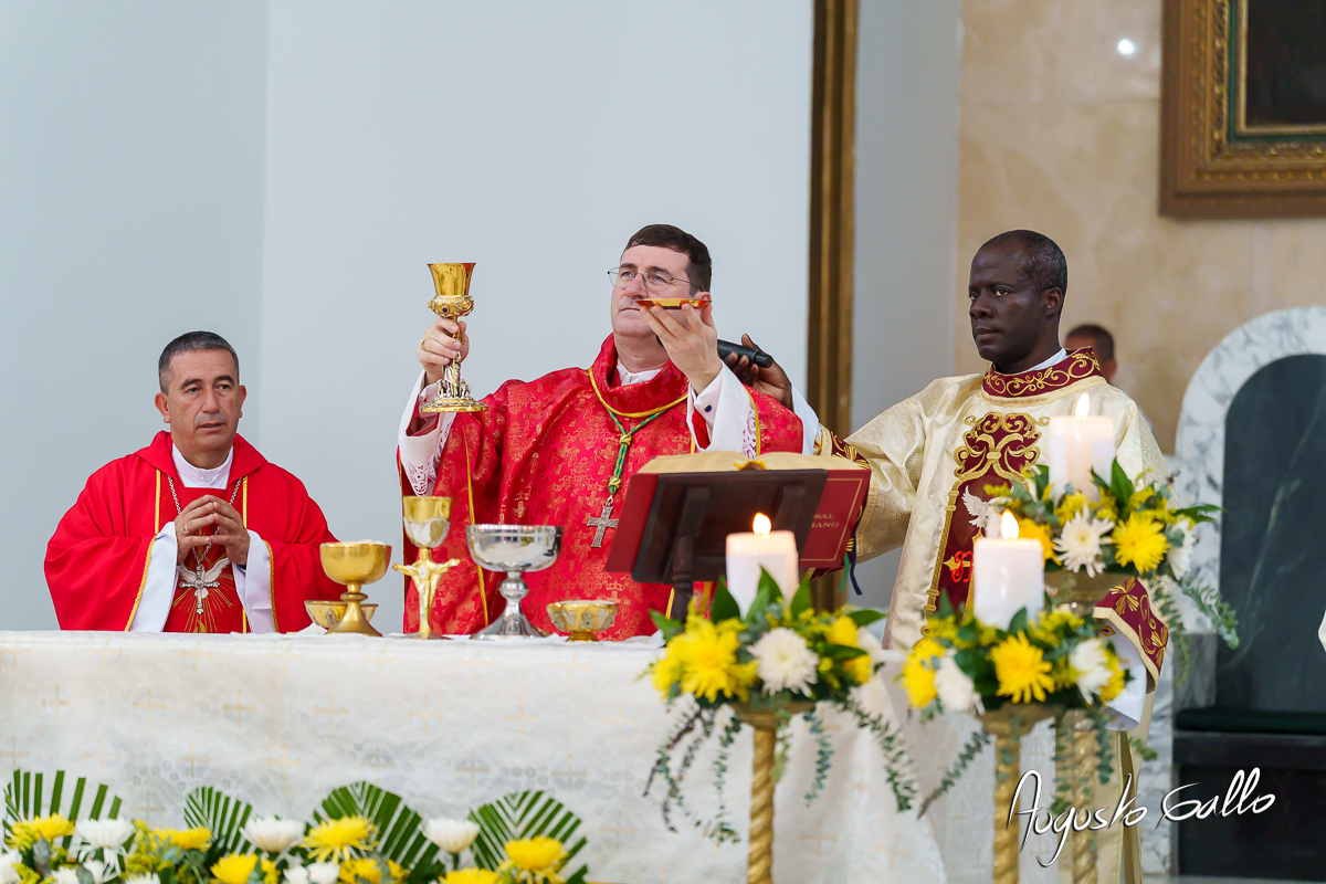 Buenaventura record&oacute; a Monse&ntilde;or Gerardo Valencia Cano con misa intercultural