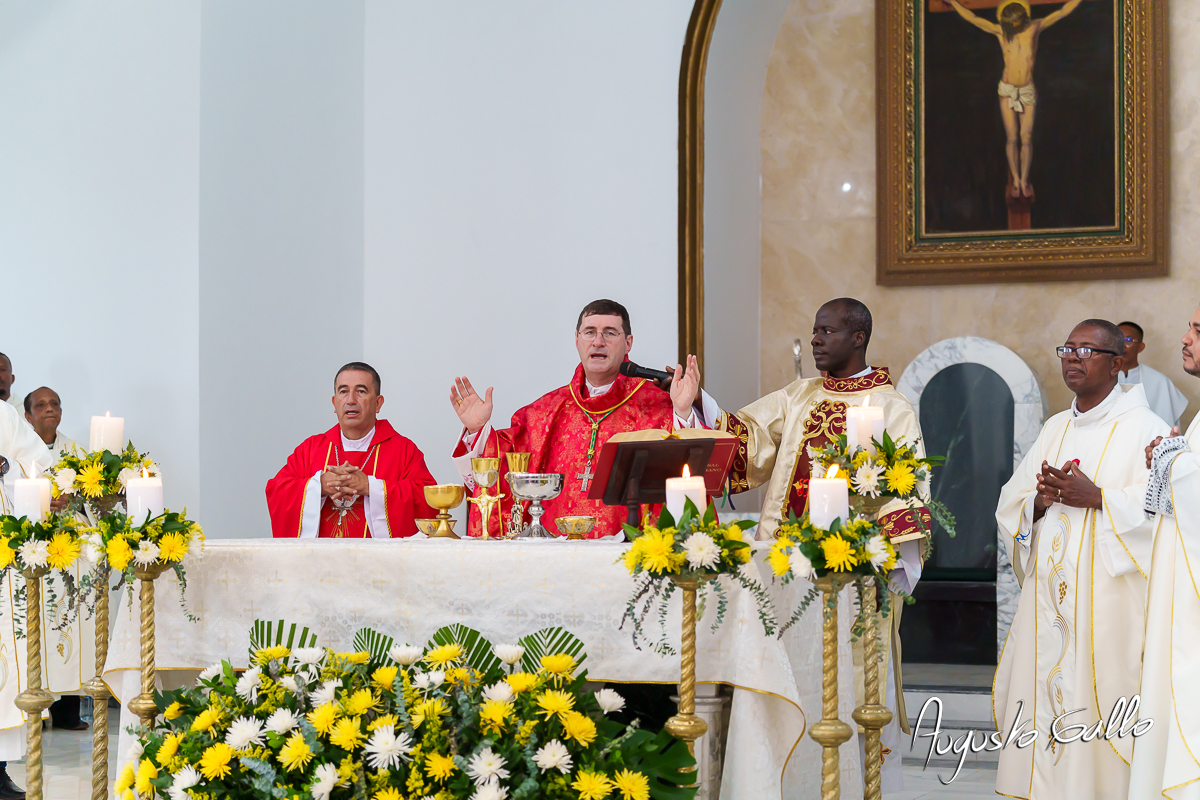 Buenaventura record&oacute; a Monse&ntilde;or Gerardo Valencia Cano con misa intercultural