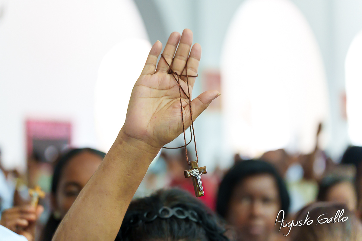 Buenaventura record&oacute; a Monse&ntilde;or Gerardo Valencia Cano con misa intercultural