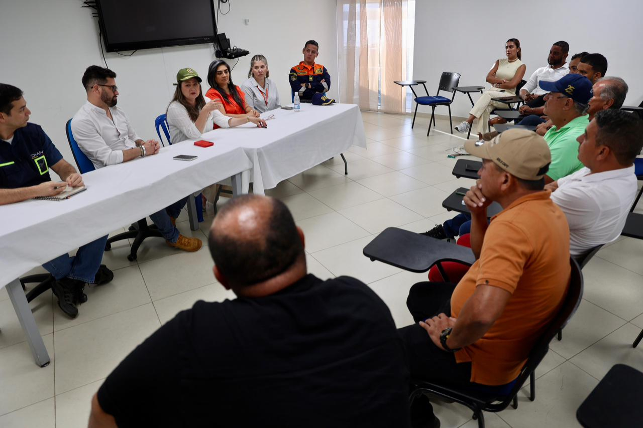 La Ministra del Transporte anuncia plan de choque para agilizar la log&iacute;stica portuaria en Buenaventura