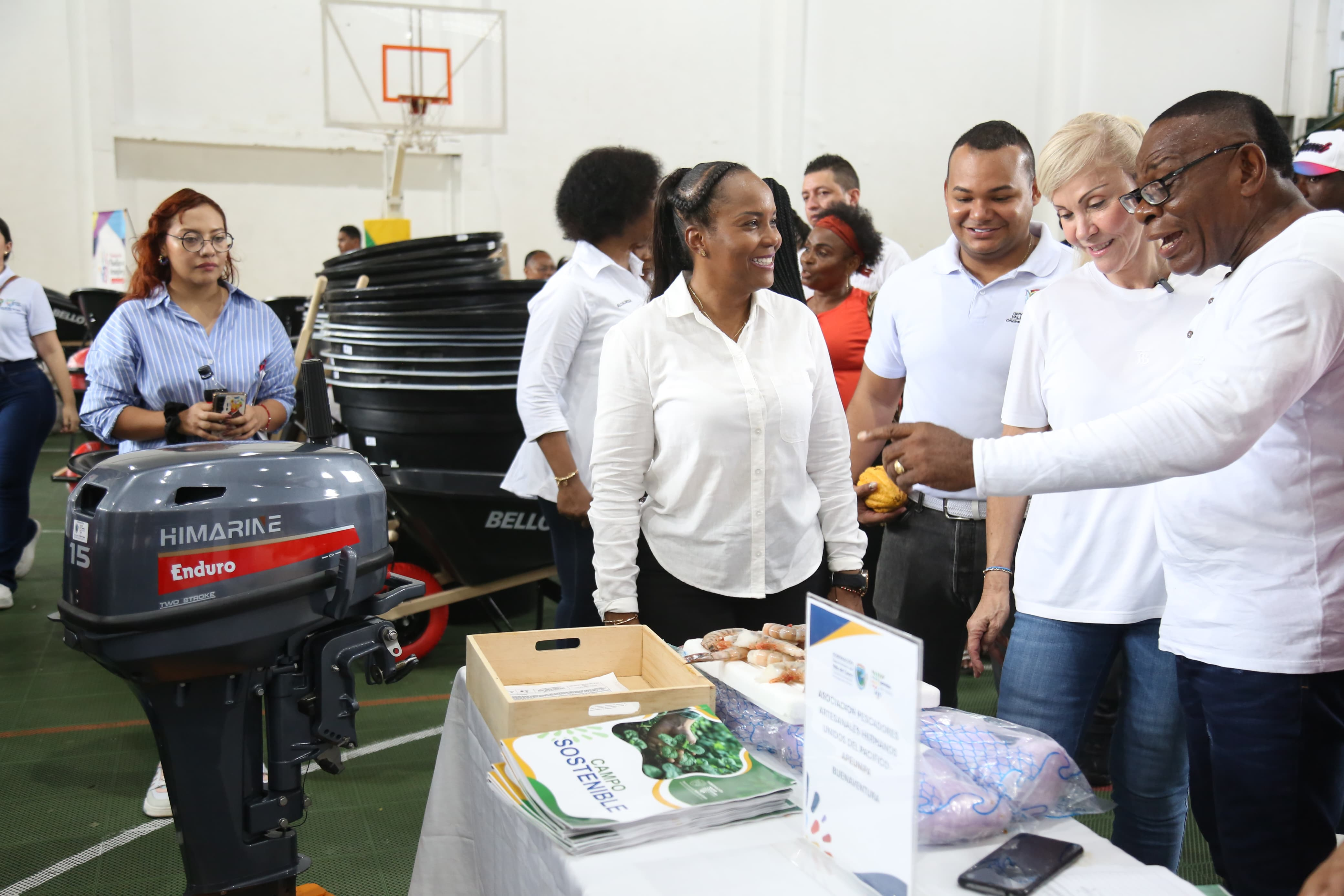 Pescadores artesanales de Buenaventura fortalecen sus faenas con apoyo de la Gobernaci&oacute;n del Valle