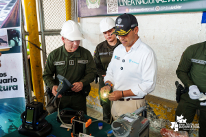El Ministro de Defensa visita Buenaventura y anunci&oacute; reducci&oacute;n del 33 % en homicidios y golpes a cabecillas criminales