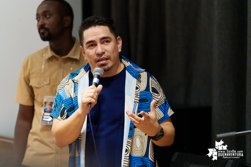 &ldquo;El Rinoceronte&rdquo;: El teatro de lo absurdo se tom&oacute; a Buenaventura con el auditorio de Comfenalco lleno