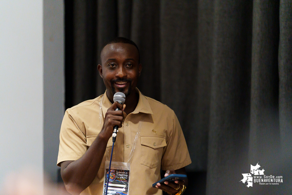 &ldquo;El Rinoceronte&rdquo;: El teatro de lo absurdo se tom&oacute; a Buenaventura con el auditorio de Comfenalco lleno