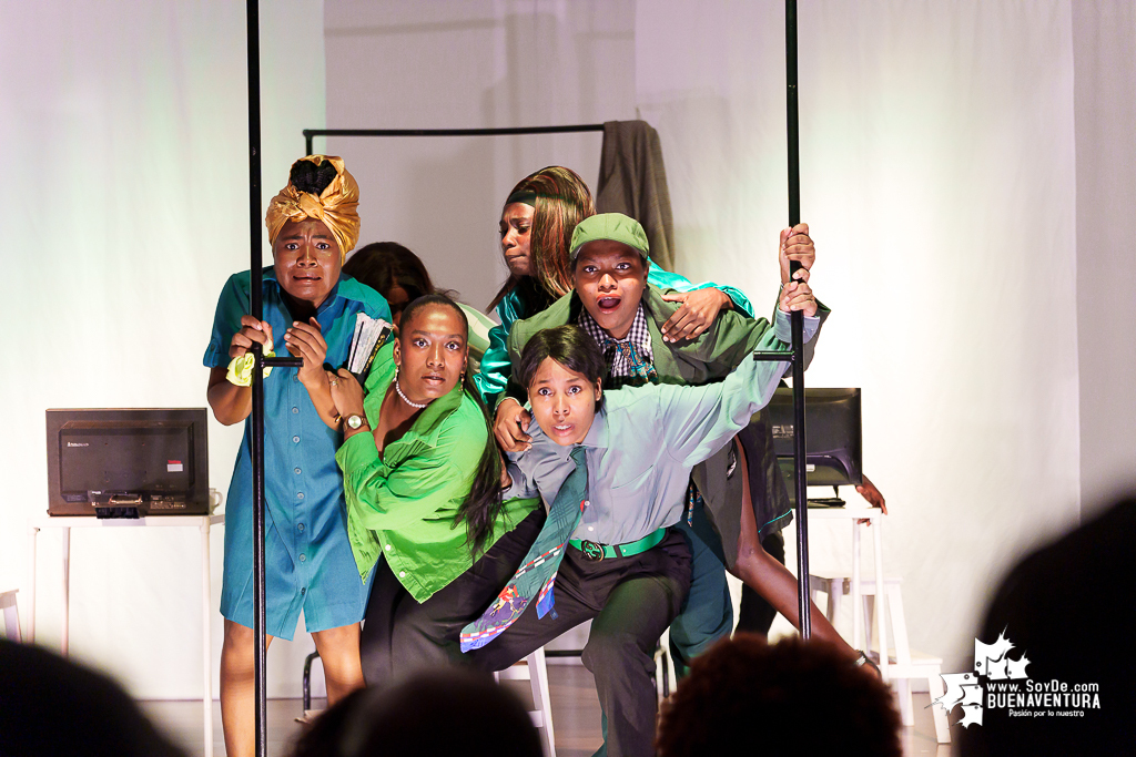 &ldquo;El Rinoceronte&rdquo;: El teatro de lo absurdo se tom&oacute; a Buenaventura con el auditorio de Comfenalco lleno