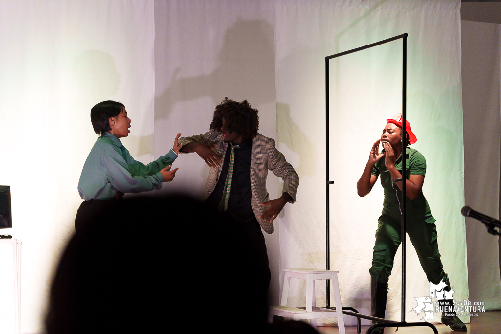 &ldquo;El Rinoceronte&rdquo;: El teatro de lo absurdo se tom&oacute; a Buenaventura con el auditorio de Comfenalco lleno