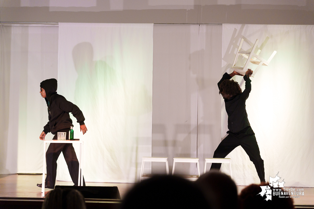 &ldquo;El Rinoceronte&rdquo;: El teatro de lo absurdo se tom&oacute; a Buenaventura con el auditorio de Comfenalco lleno