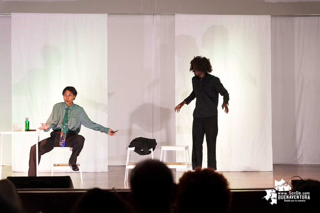 &ldquo;El Rinoceronte&rdquo;: El teatro de lo absurdo se tom&oacute; a Buenaventura con el auditorio de Comfenalco lleno