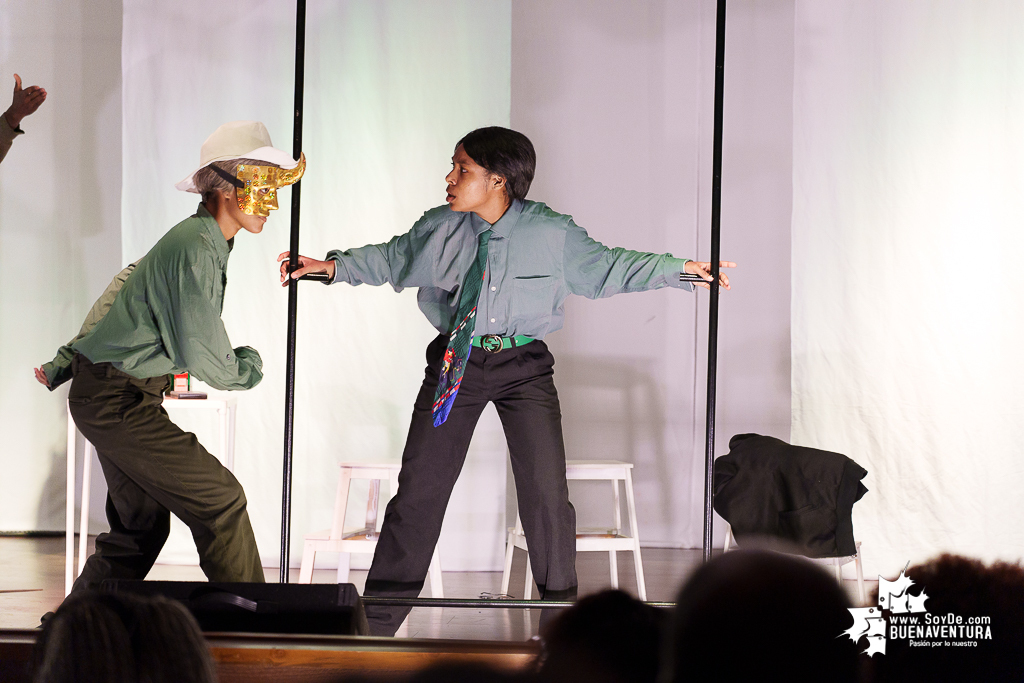 &ldquo;El Rinoceronte&rdquo;: El teatro de lo absurdo se tom&oacute; a Buenaventura con el auditorio de Comfenalco lleno