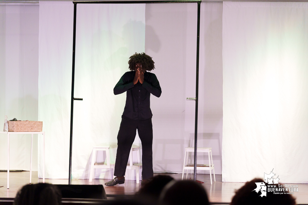 &ldquo;El Rinoceronte&rdquo;: El teatro de lo absurdo se tom&oacute; a Buenaventura con el auditorio de Comfenalco lleno