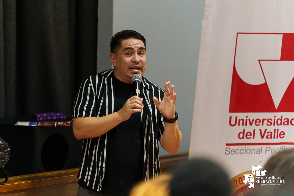 El teatro colombiano inspirado en el Quijote cautiva al p&uacute;blico en Buenaventura en la Temporada de Teatro Mar Adentro de Univalle Seccional Pac&iacute;fico