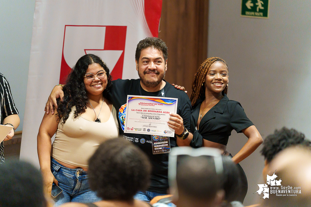 El teatro colombiano inspirado en el Quijote cautiva al p&uacute;blico en Buenaventura en la Temporada de Teatro Mar Adentro de Univalle Seccional Pac&iacute;fico
