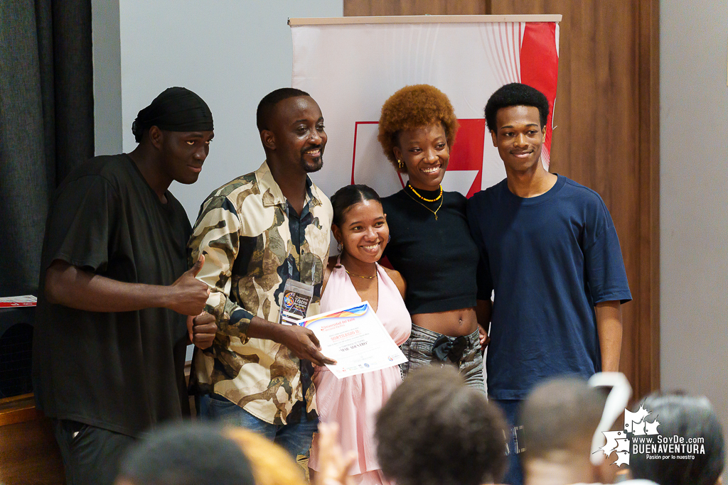 El teatro colombiano inspirado en el Quijote cautiva al p&uacute;blico en Buenaventura en la Temporada de Teatro Mar Adentro de Univalle Seccional Pac&iacute;fico