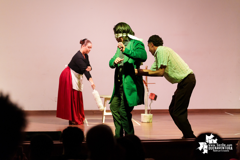 El teatro colombiano inspirado en el Quijote cautiva al p&uacute;blico en Buenaventura en la Temporada de Teatro Mar Adentro de Univalle Seccional Pac&iacute;fico