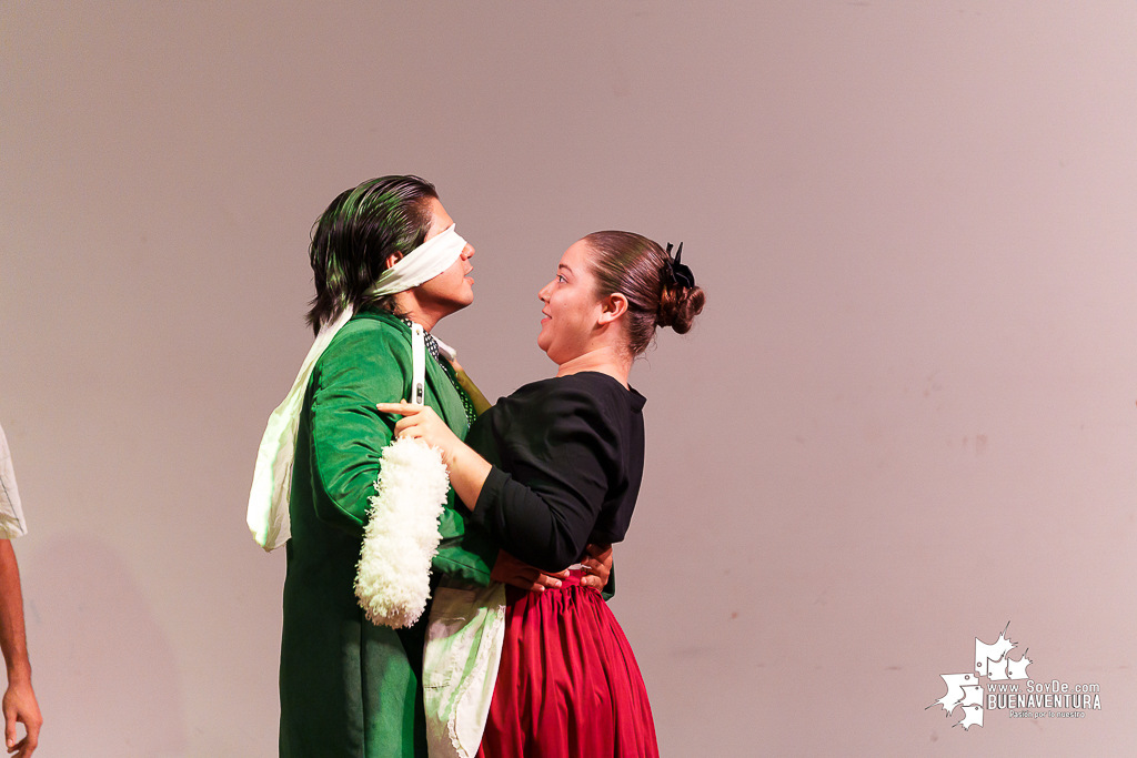 El teatro colombiano inspirado en el Quijote cautiva al p&uacute;blico en Buenaventura en la Temporada de Teatro Mar Adentro de Univalle Seccional Pac&iacute;fico