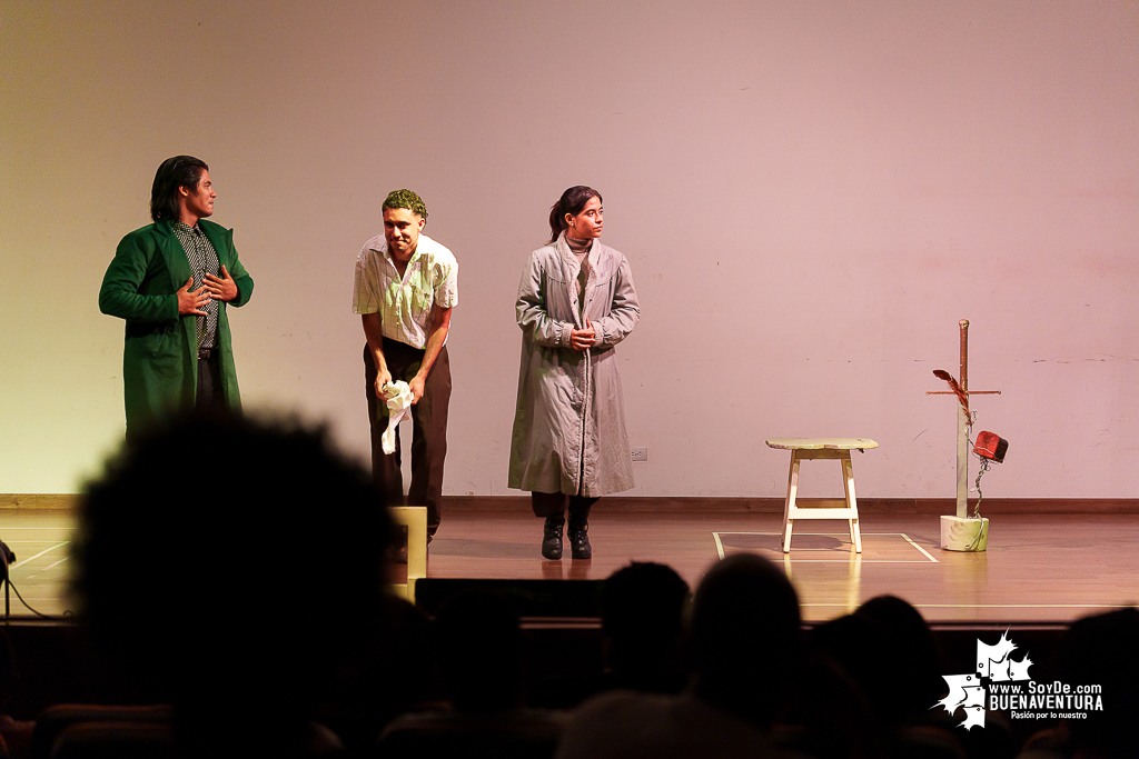 El teatro colombiano inspirado en el Quijote cautiva al p&uacute;blico en Buenaventura en la Temporada de Teatro Mar Adentro de Univalle Seccional Pac&iacute;fico