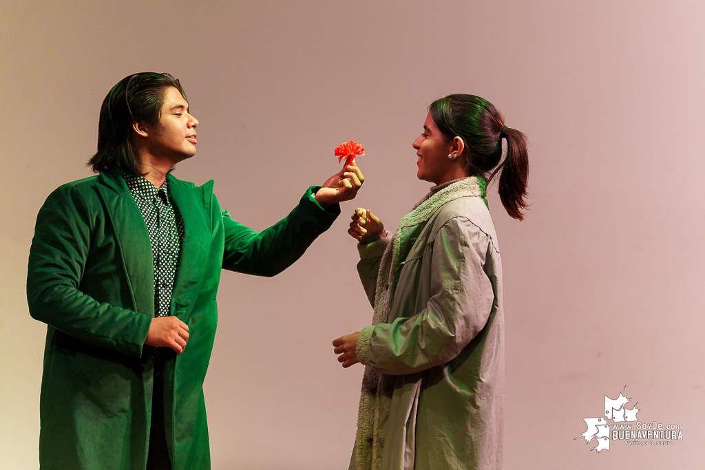 El teatro colombiano inspirado en el Quijote cautiva al p&uacute;blico en Buenaventura en la Temporada de Teatro Mar Adentro de Univalle Seccional Pac&iacute;fico