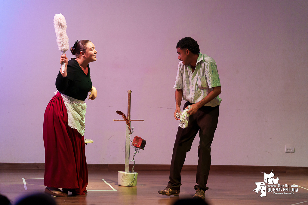 El teatro colombiano inspirado en el Quijote cautiva al p&uacute;blico en Buenaventura en la Temporada de Teatro Mar Adentro de Univalle Seccional Pac&iacute;fico