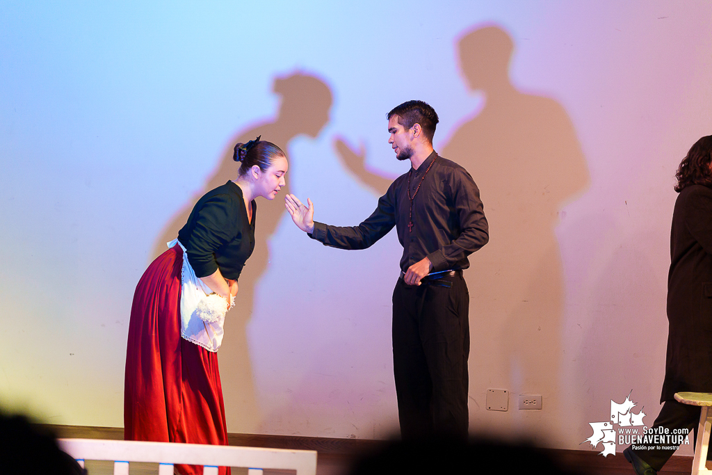 El teatro colombiano inspirado en el Quijote cautiva al p&uacute;blico en Buenaventura en la Temporada de Teatro Mar Adentro de Univalle Seccional Pac&iacute;fico